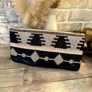 *FREE w/ purchase eligible* Tribal Print Clutch Crossbody Bag w detachable chain
